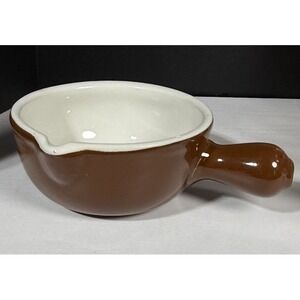 One Vintage Hall Crock‎ Soup Bowl With Spout And Handle #645 USA